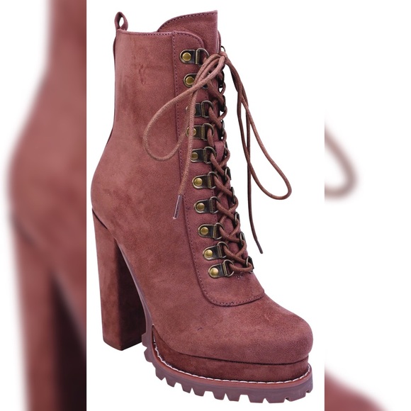 Glaze Shoes - Brand New Glaze heeled boots 👢